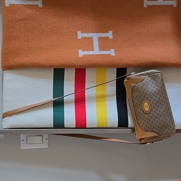 GUCCI Crossbody Bag - Picture 12 of 12